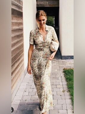 ZARA Gorgeous Floral Maxi Dress Size Medium- EUC ***Missing Belt